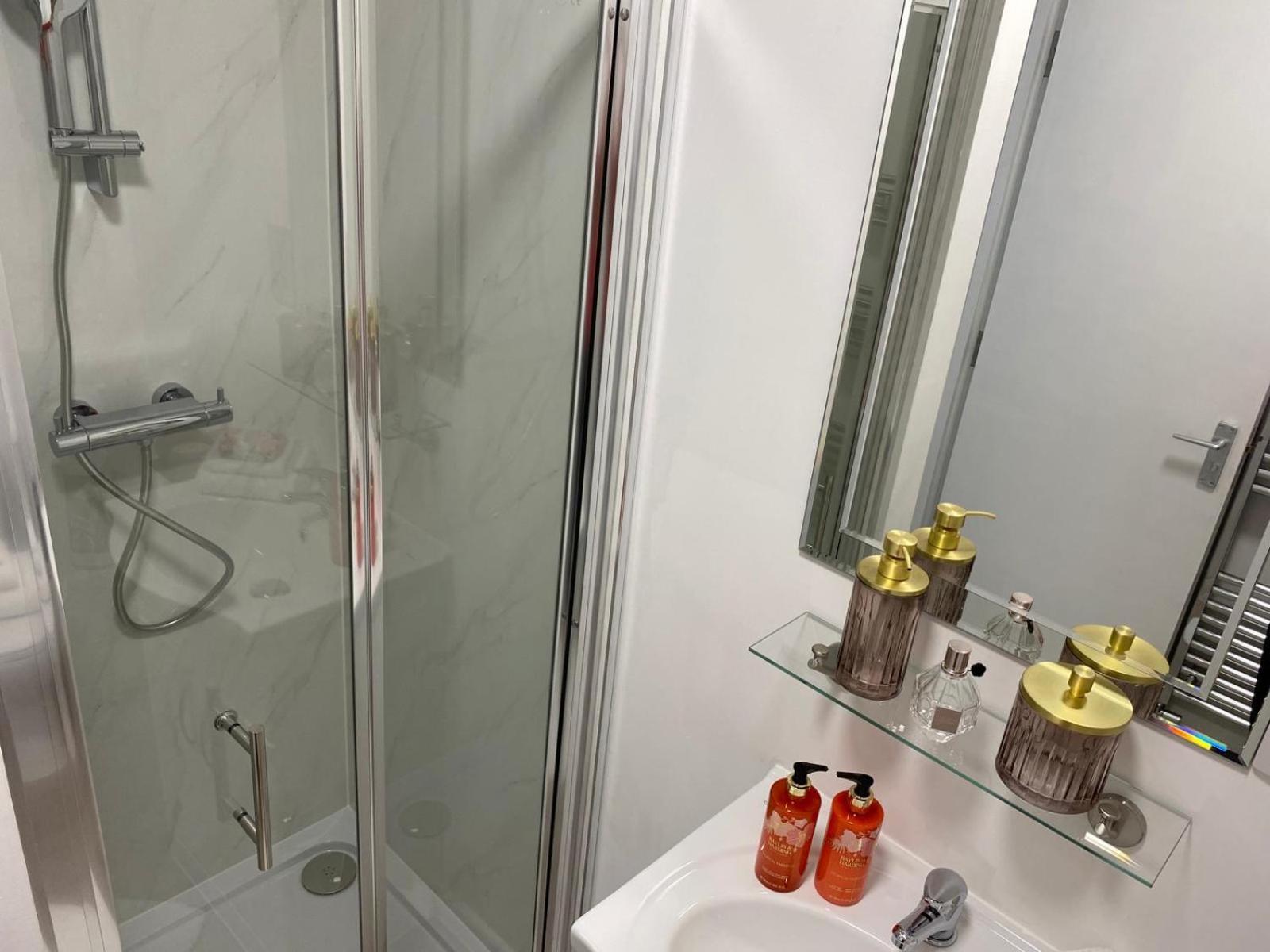 Stylish Apartment In Watford واتفورد المظهر الخارجي الصورة