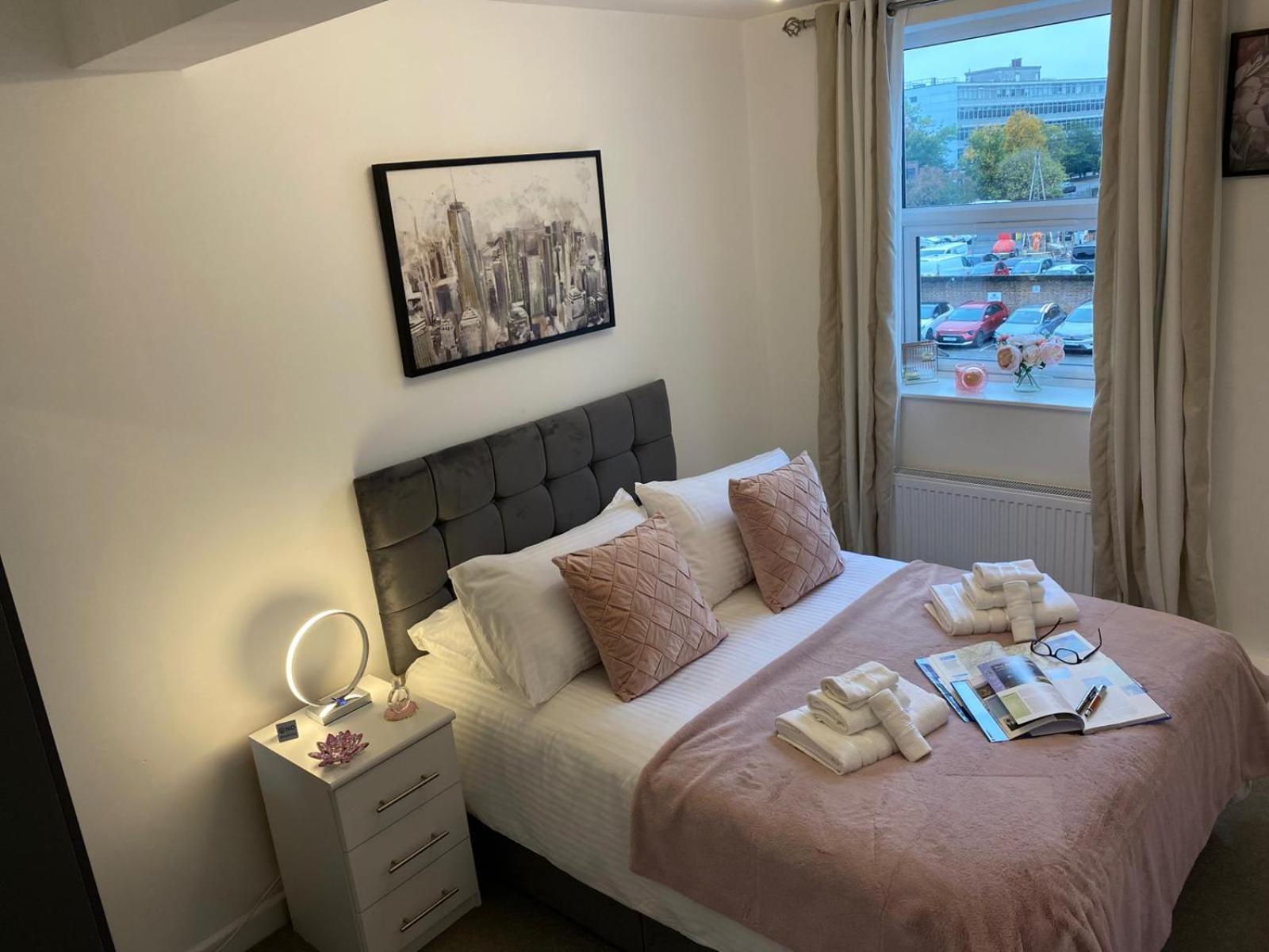 Stylish Apartment In Watford واتفورد المظهر الخارجي الصورة